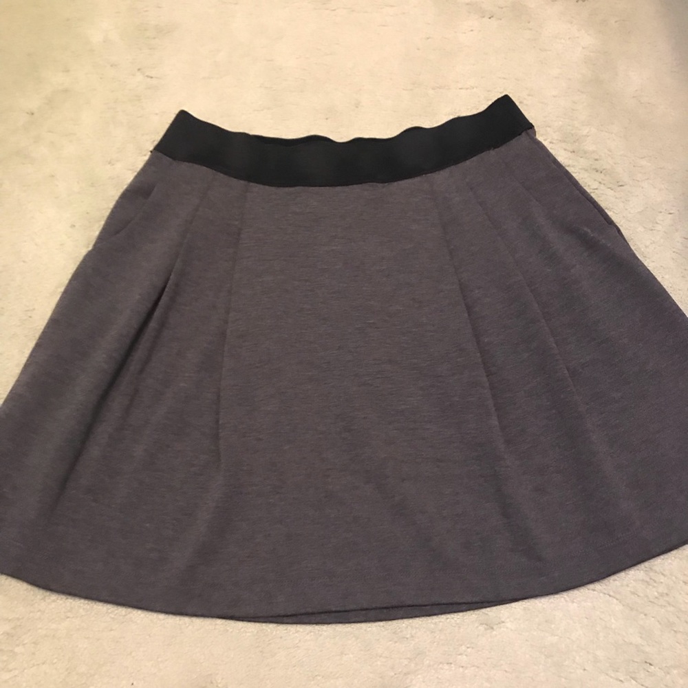 Women’s gray skirt